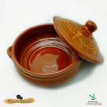 Cazuela de barro hecha a mano con un tamaño de 22 centimetros. Incluye tapadera de barro y dos asas pequeñas - foto con tapa abierta